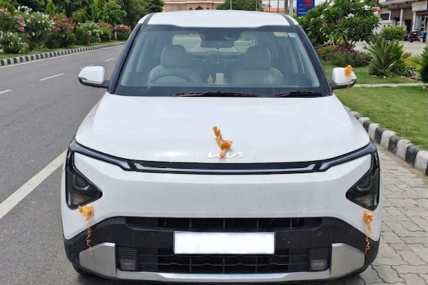 Hire kia carens in Gorakhpur For family & Out Station Trip